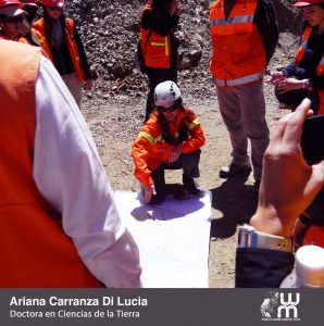 Ariana Carranza di Lucia explicando sobre el terreno